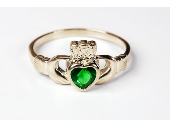1980 - Claddagh Ring Emerald Glass Accent